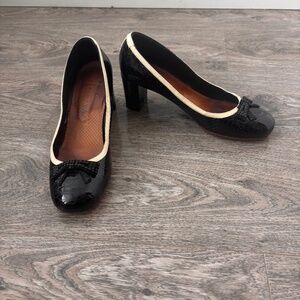 Che Mihara Black & White Pumps